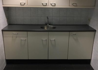 Een schoongemaakte pantry